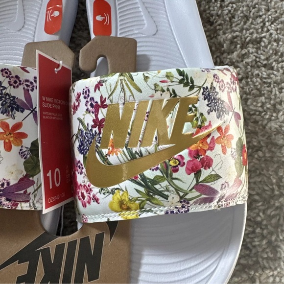 Nike Victori One Womens Print Slides Sandals White Gold Floral DZ6249-100 - Picture 2 of 7